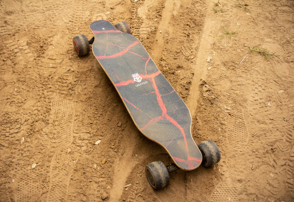 s3 e-skate on dirt offroad